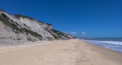 Praia do Tororão: Paraíso em Prado, Bahia com Cachoeira