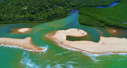 Praia de Cumuruxatiba: O Paraíso Tranquilo da Bahia