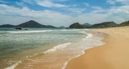Praia Vermelha do Norte: Surf, Beleza e Aventura em Ubatuba