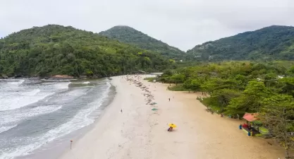 Praia de Itamambuca em Ubatuba: Surf, Natureza e Aventuras